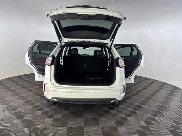 Used 2020 Ford Edge Titanium w/ Equipment Group 301A AWD/4WD image 17