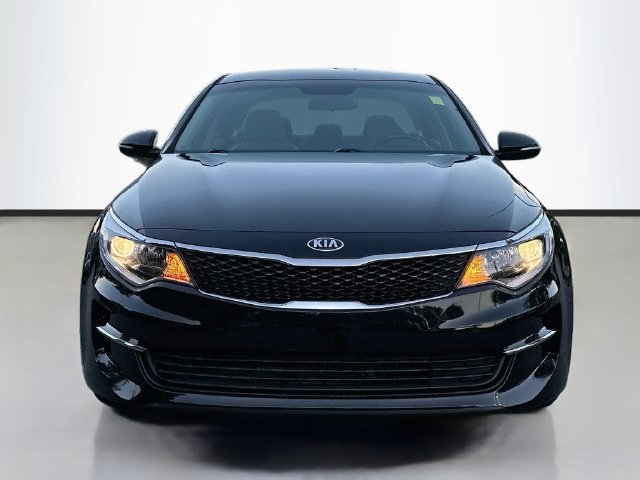 Used 2017 Kia Optima LX FWD image 3
