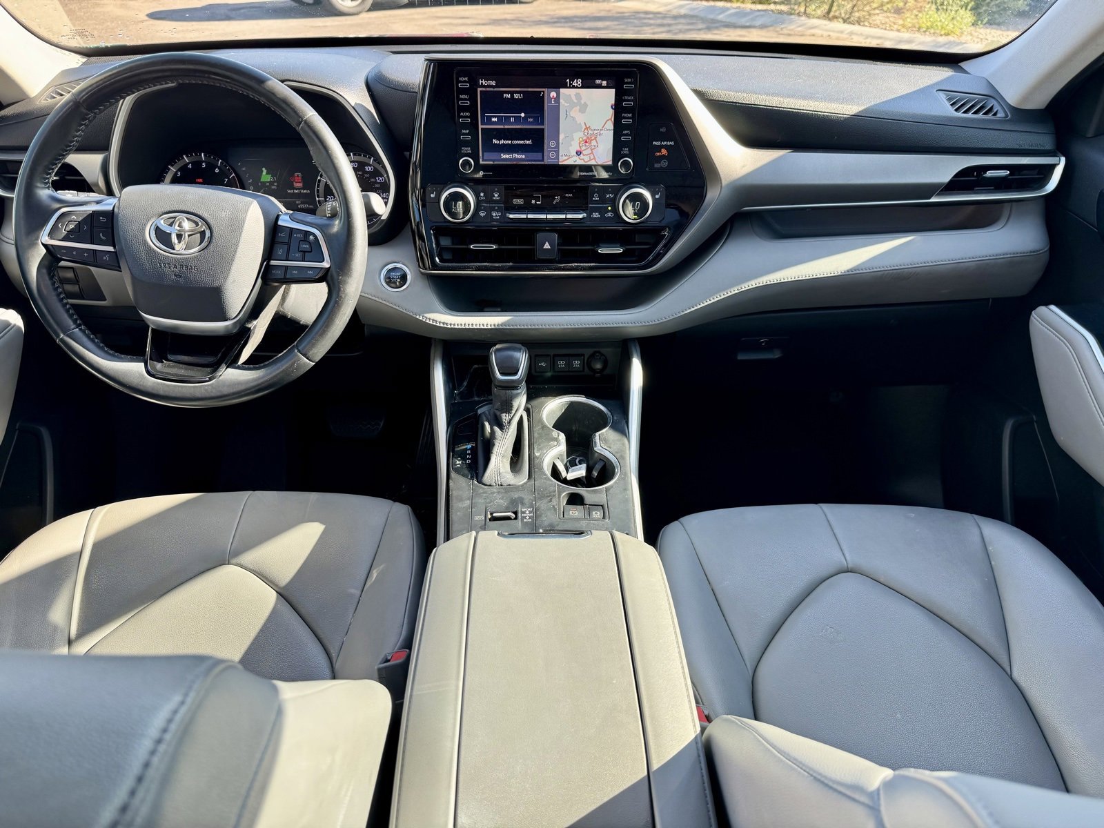 Used 2020 Toyota Highlander XLE image 18