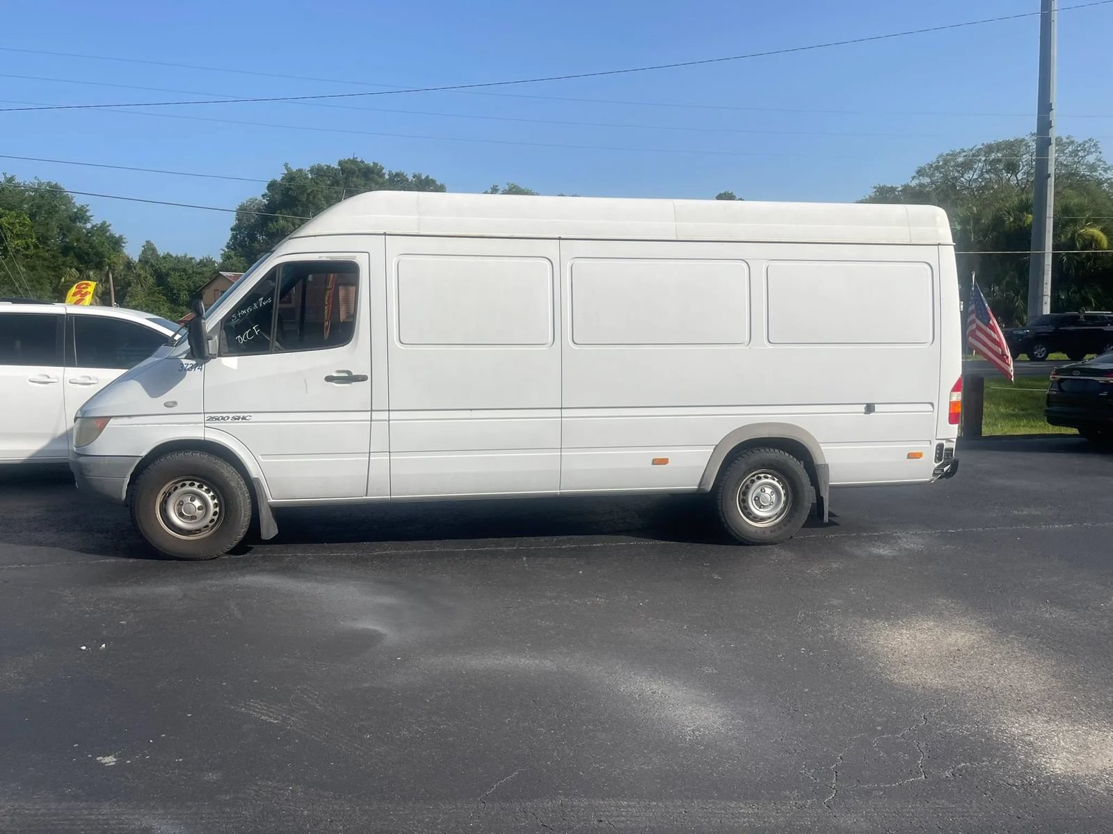 Used 2005 Freightliner Sprinter 2500 RWD image 6