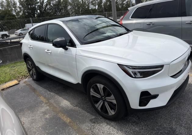 Used 2023 Volvo C40 Recharge Core AWD/4WD image 1