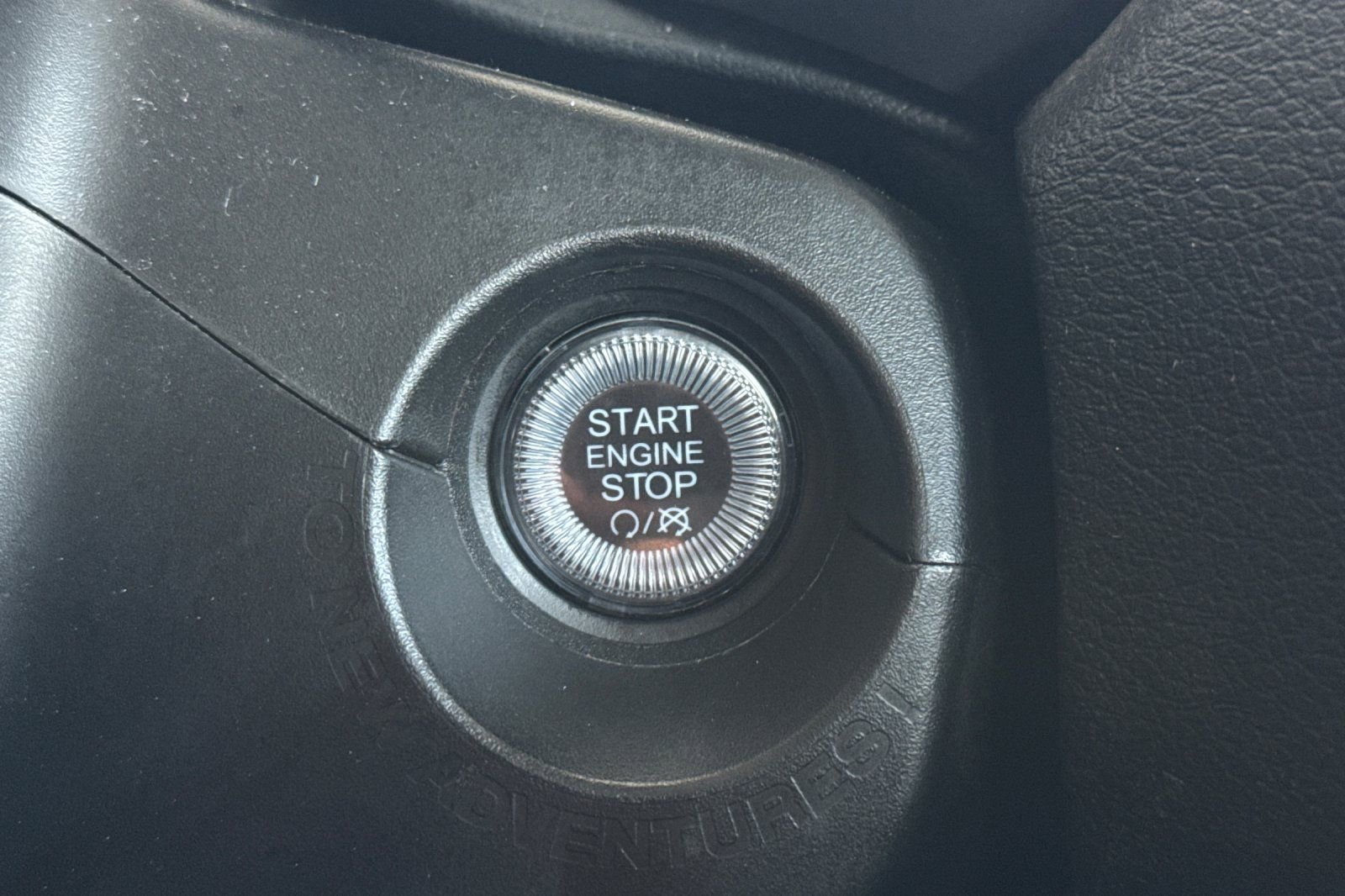 Used 2023 Jeep Renegade Latitude AWD/4WD image 25
