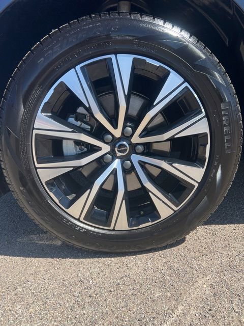 Used 2025 Volvo XC60 B5 Core image 32