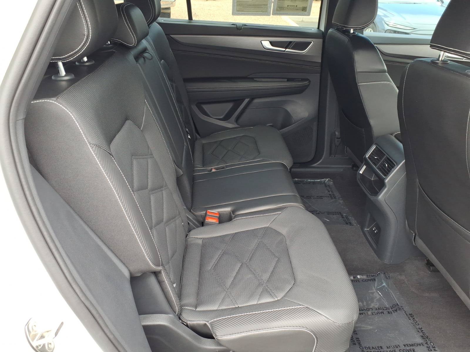 Certified 2024 Volkswagen Atlas Cross Sport SE w/ Panoramic Sunroof Package FWD image 13