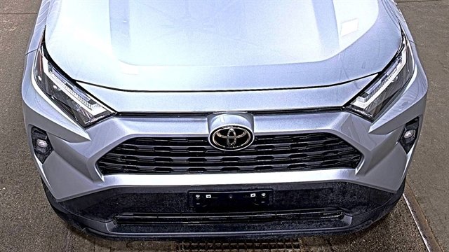 Used 2025 Toyota RAV4 XLE Premium image 4