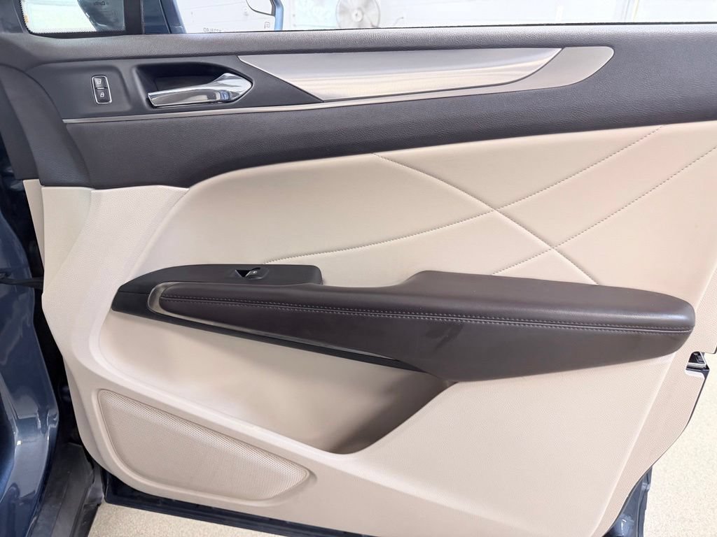 Used 2018 Lincoln MKC Premiere FWD image 35