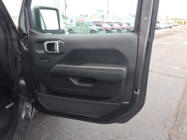 Used 2025 Jeep Wrangler Unlimited Sahara w/ Safety Group AWD/4WD image 34
