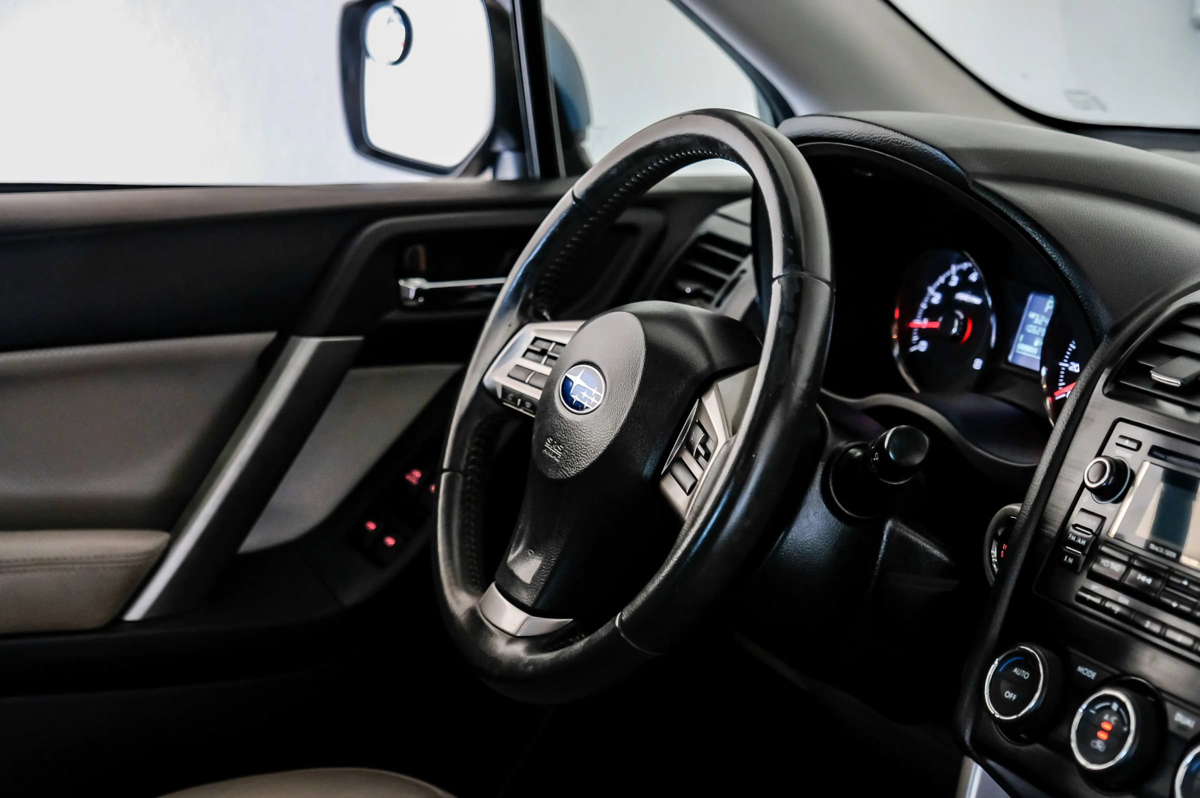 Used 2015 Subaru Forester 2.5i Touring AWD/4WD image 13