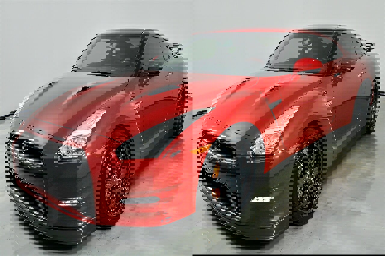 Used 2015 Nissan GT-R Black Edition image 6