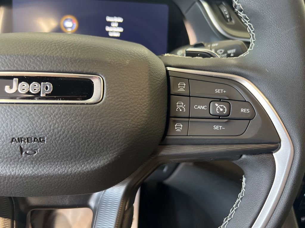 New 2025 Jeep Grand Cherokee Altitude image 10