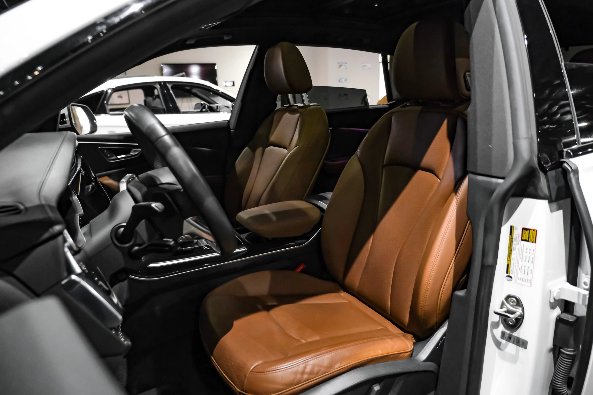 Used 2019 Audi Q8 Prestige w/ Year 1 Package AWD/4WD image 32