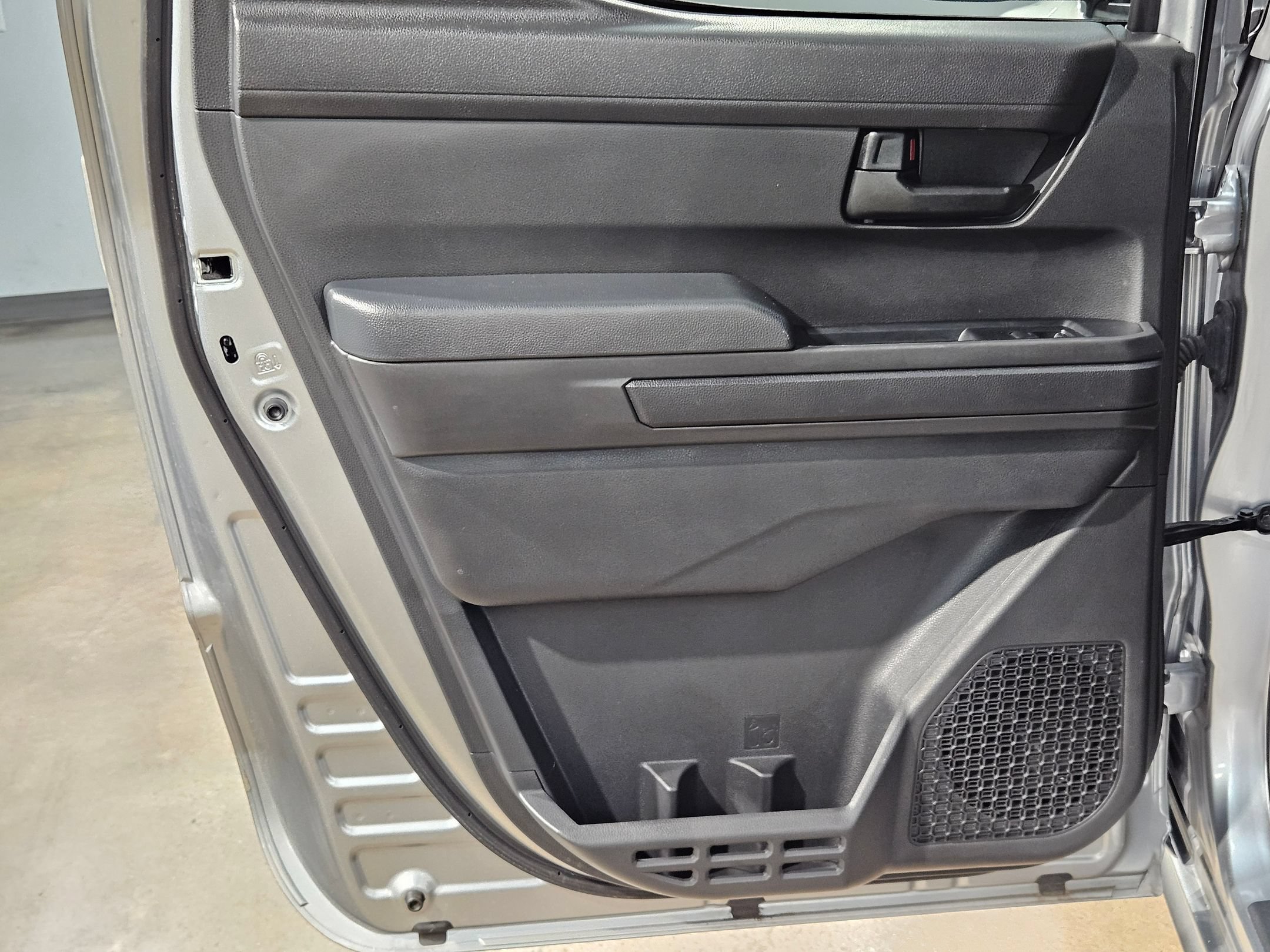Certified 2025 Toyota Tacoma SR5 AWD/4WD image 33