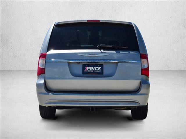 Used 2015 Chrysler Town & Country LX FWD image 6