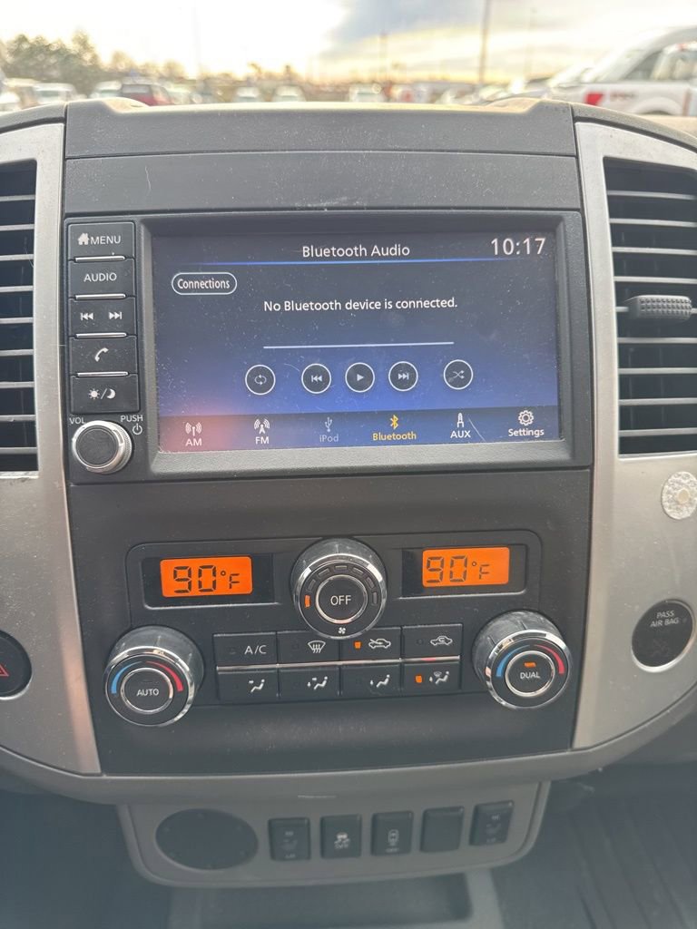 Used 2020 Nissan Frontier SV image 3