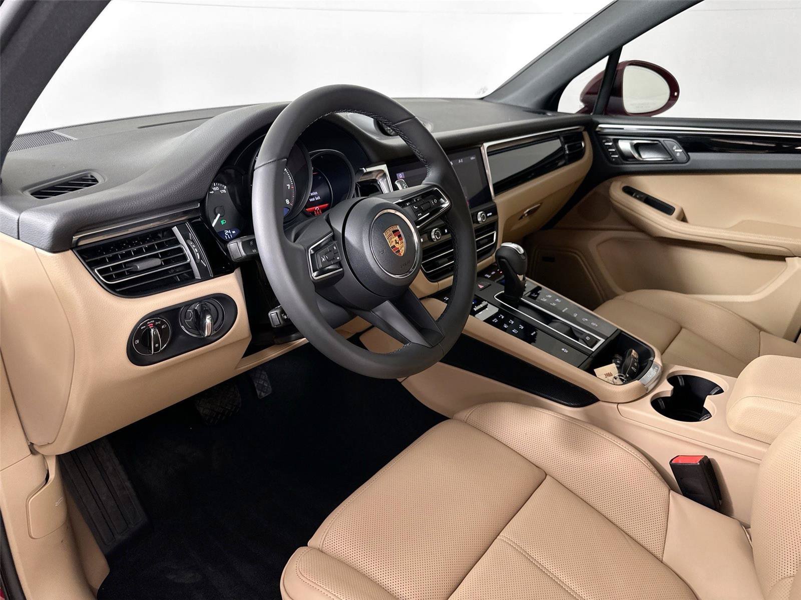Certified 2026 Porsche Macan Turbo AWD/4WD image 4