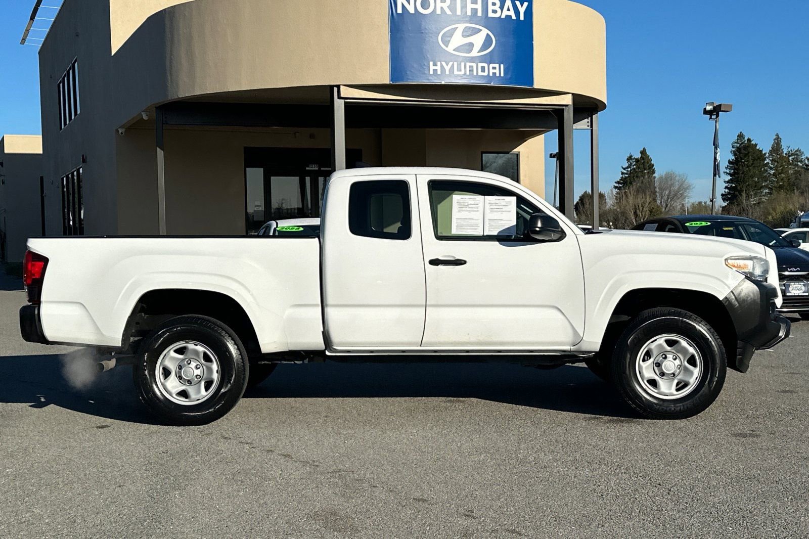 Used 2018 Toyota Tacoma SR image 3