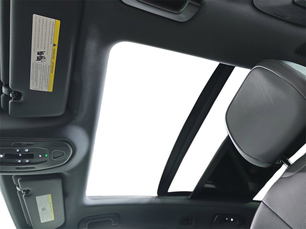 Certified 2025 Porsche Cayenne S image 28