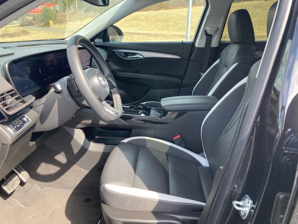 Used 2025 Buick Envision Sport Touring image 28
