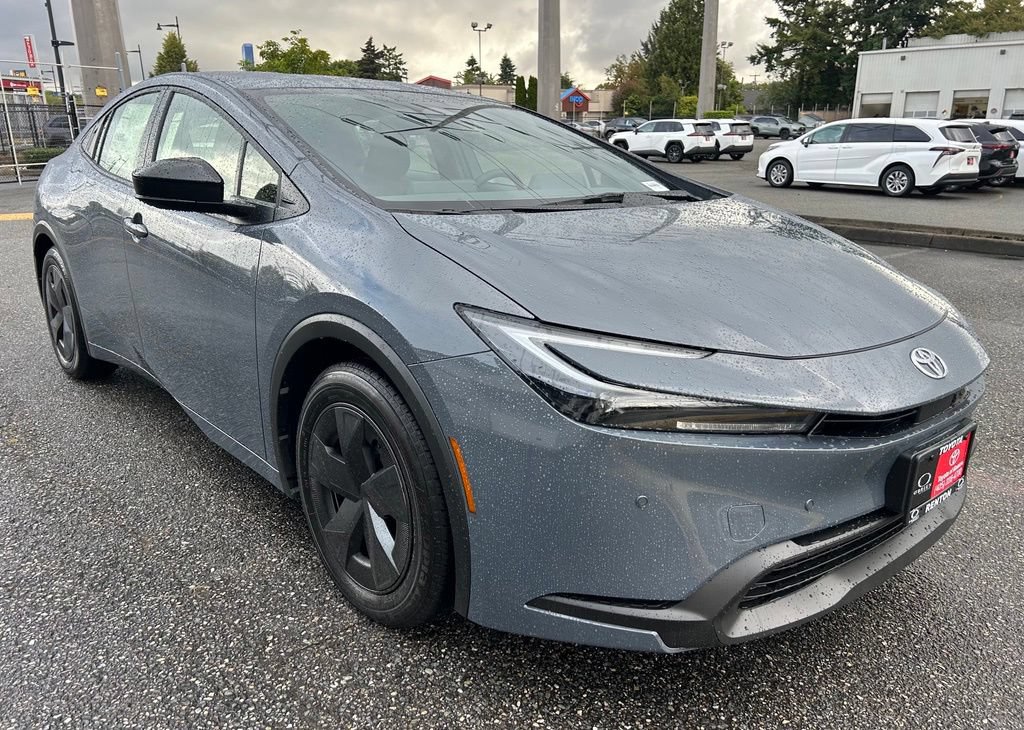 New 2027 Toyota Prius LE FWD image 3
