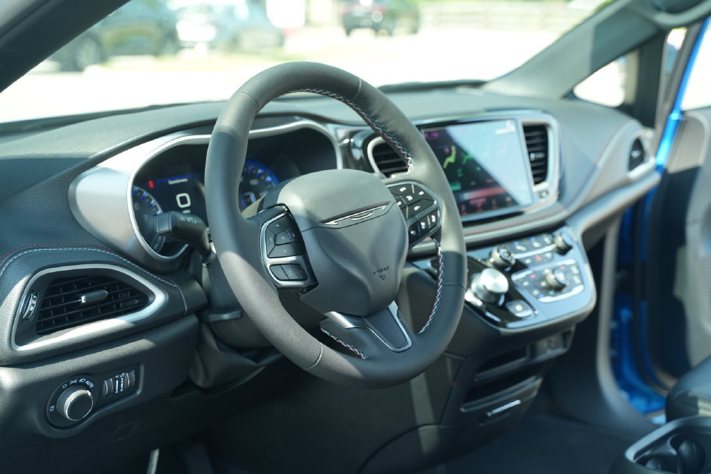 New 2027 Chrysler Pacifica Select FWD image 25
