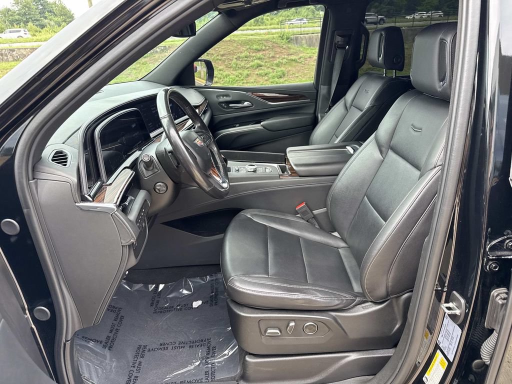 Used 2024 Cadillac Escalade ESV Luxury AWD/4WD image 8