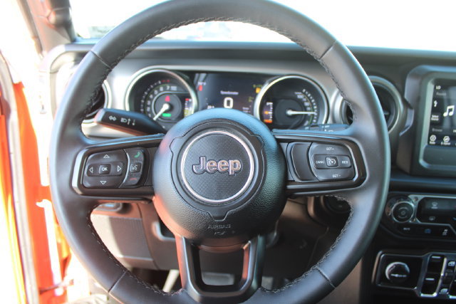 Used 2023 Jeep Wrangler Unlimited w/ Convenience Group AWD/4WD image 17