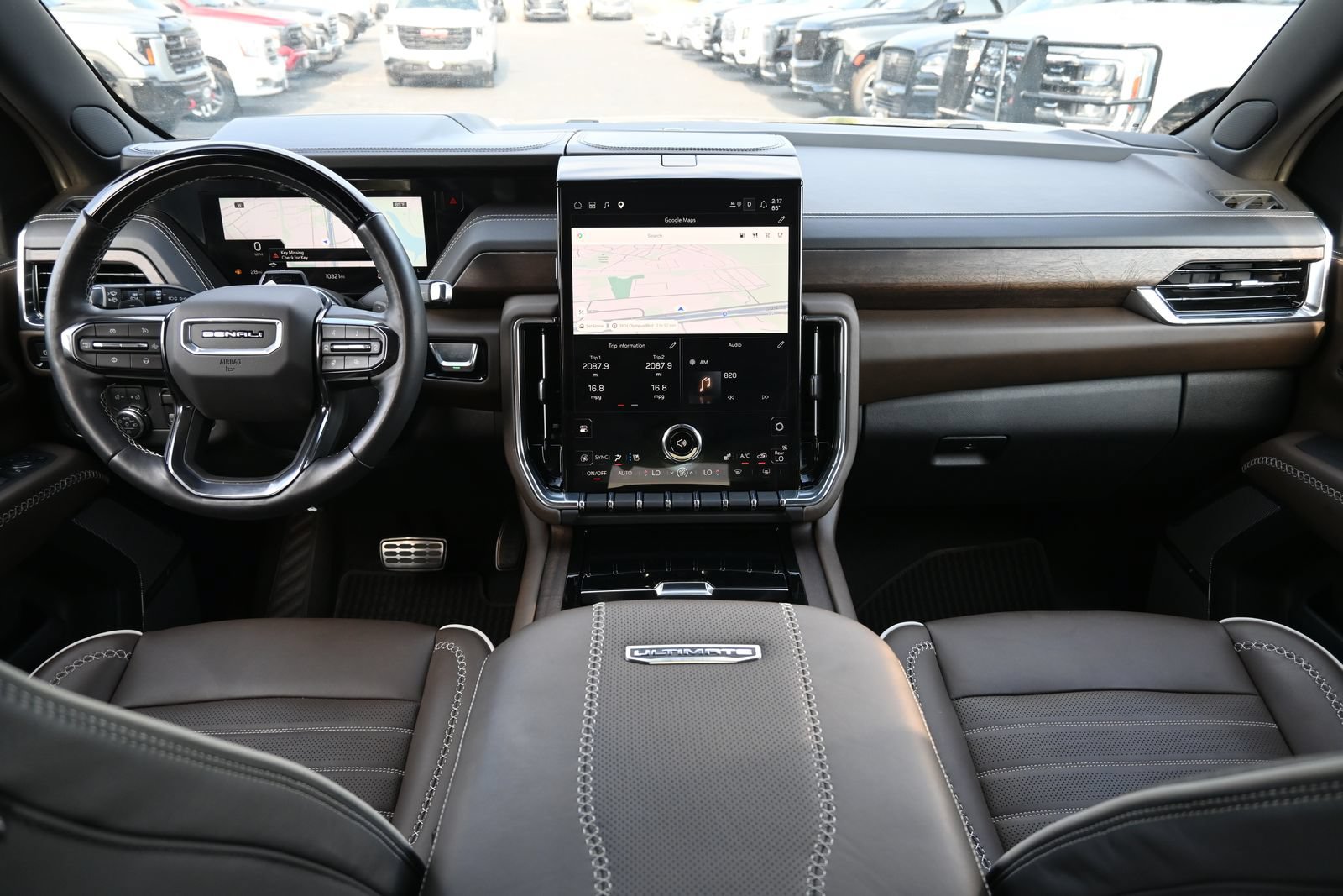 Used 2025 GMC Yukon Denali Ultimate AWD/4WD image 7