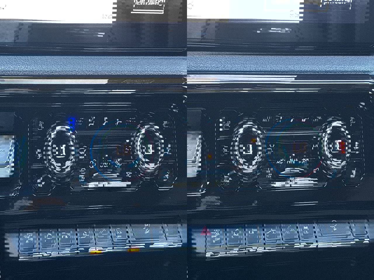 Used 2024 GMC Sierra 3500 AT4 w/ Technology Package image 23