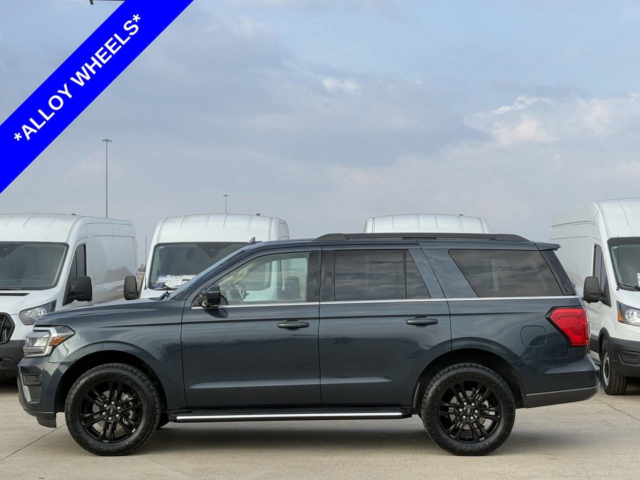Used 2023 Ford Expedition XLT image 3