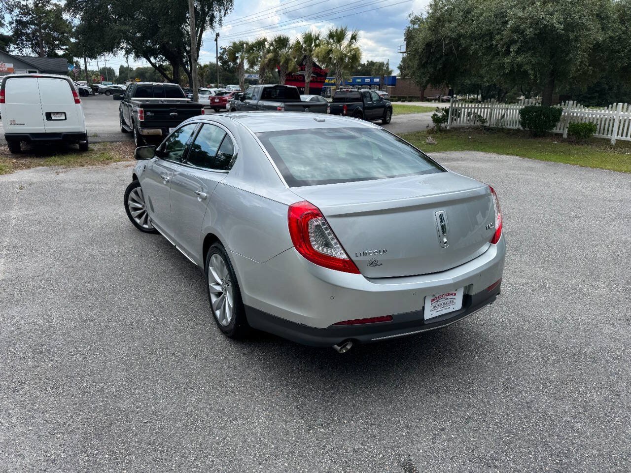 Used 2013 Lincoln MKS FWD image 4