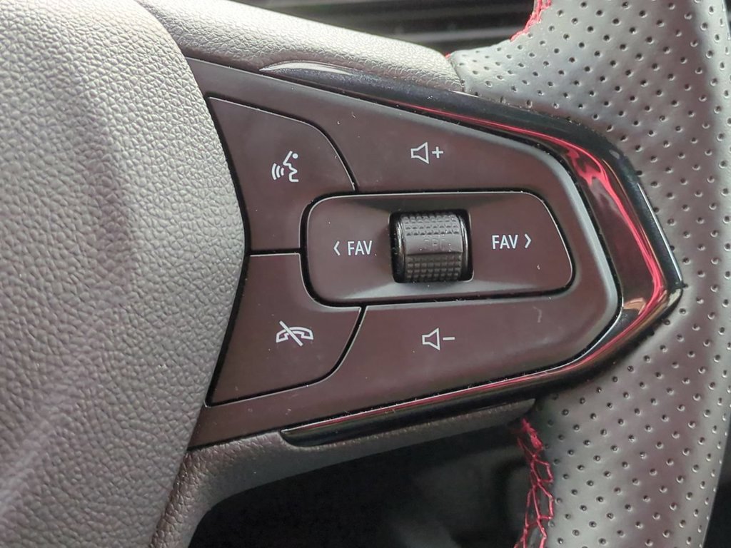 Used 2025 Chevrolet Trax RS w/ Driver Confidence Package FWD image 16