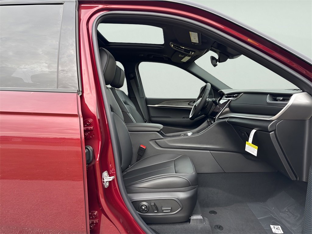 New 2025 Jeep Grand Cherokee Limited image 10