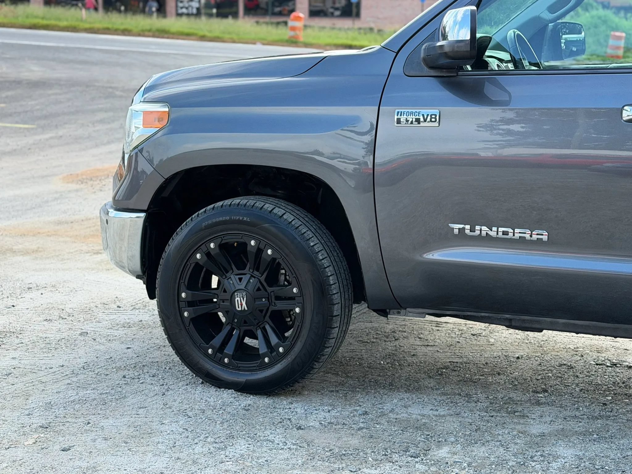 Used 2014 Toyota Tundra Limited w/ Limited Premium Package AWD/4WD image 10