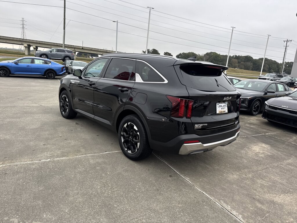 Certified 2025 Kia Sorento S w/ Panoramic Sunroof Package image 23