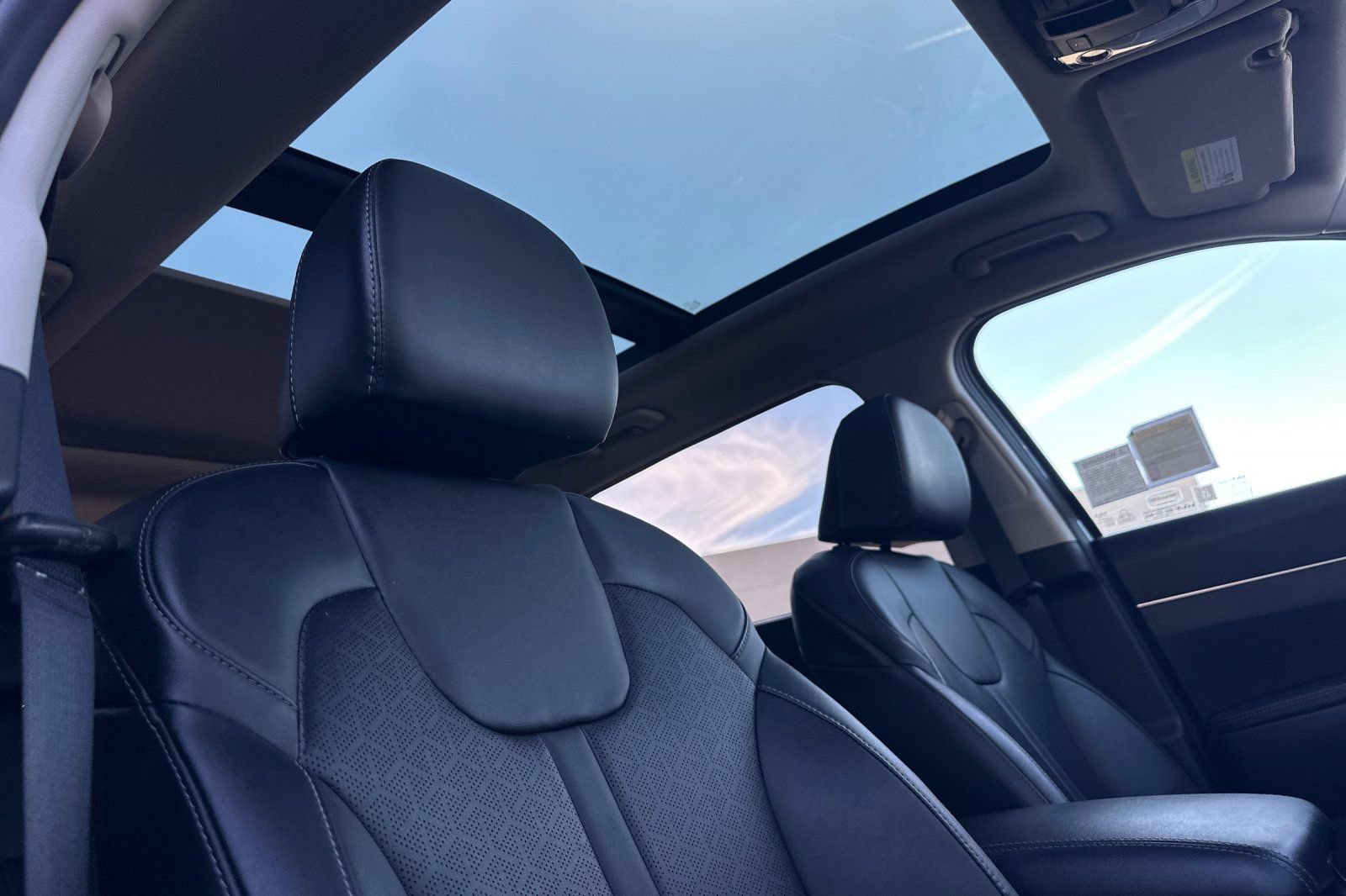 Used 2022 Kia Sorento S w/ Panoramic Sunroof Package FWD image 17