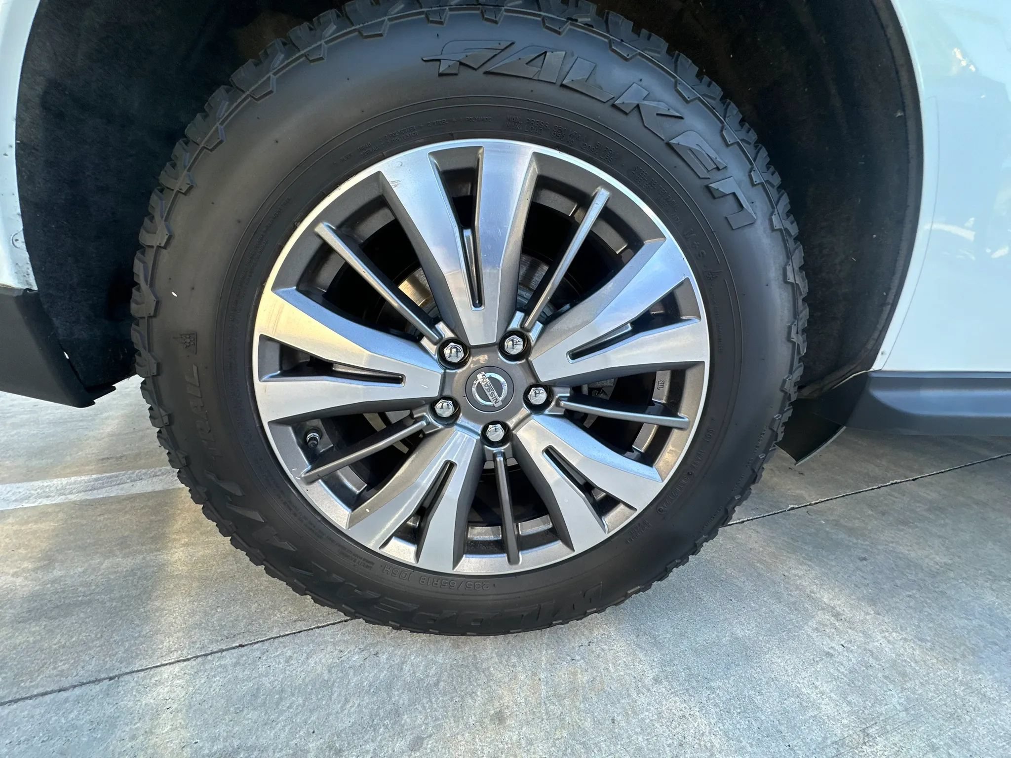 Used 2018 Nissan Pathfinder SV AWD/4WD image 18