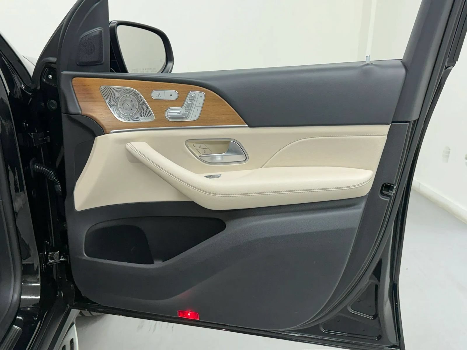 Used 2021 Mercedes-Benz GLS 450 4MATIC image 37