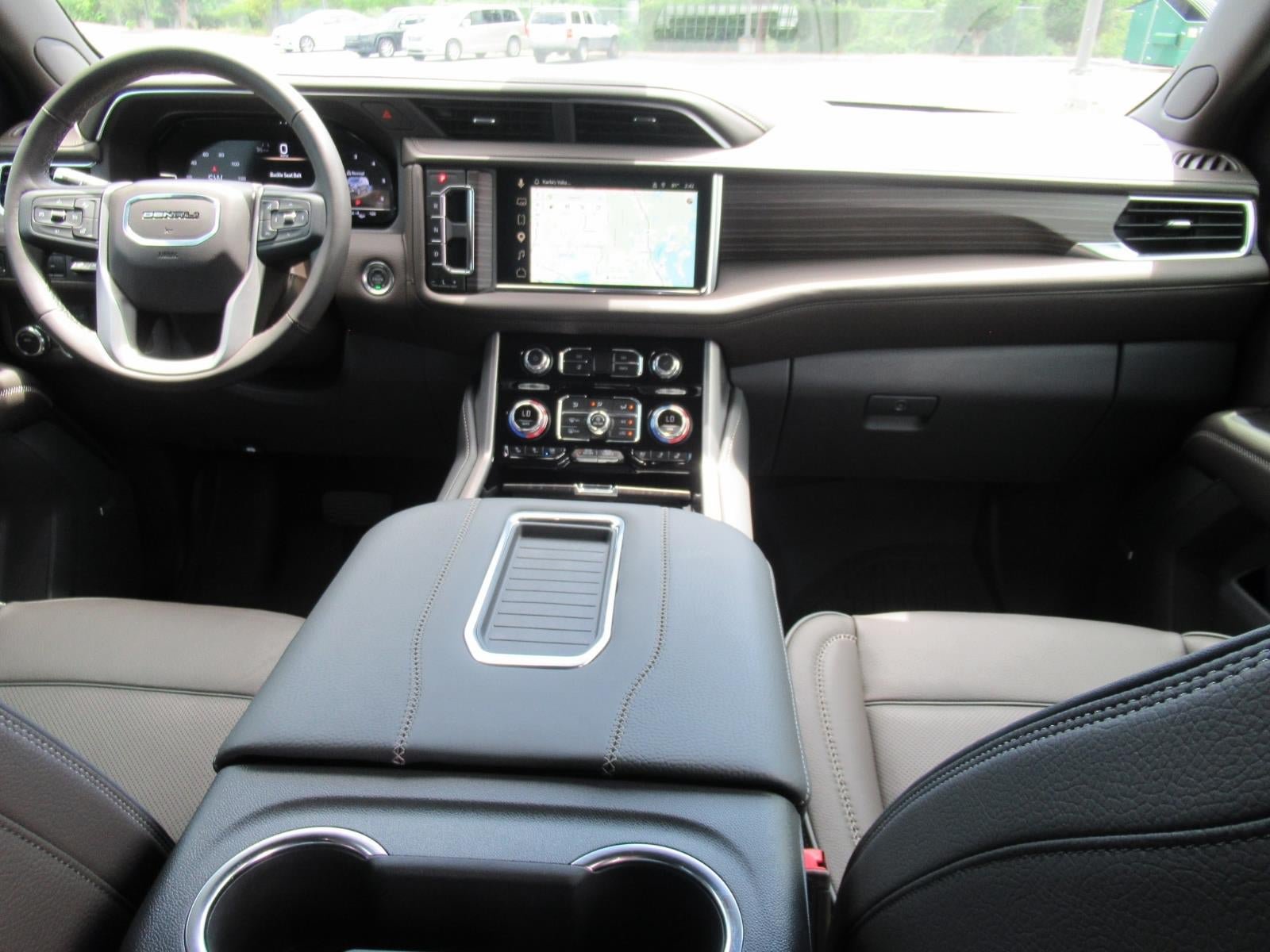 Used 2024 GMC Yukon XL Denali RWD image 12