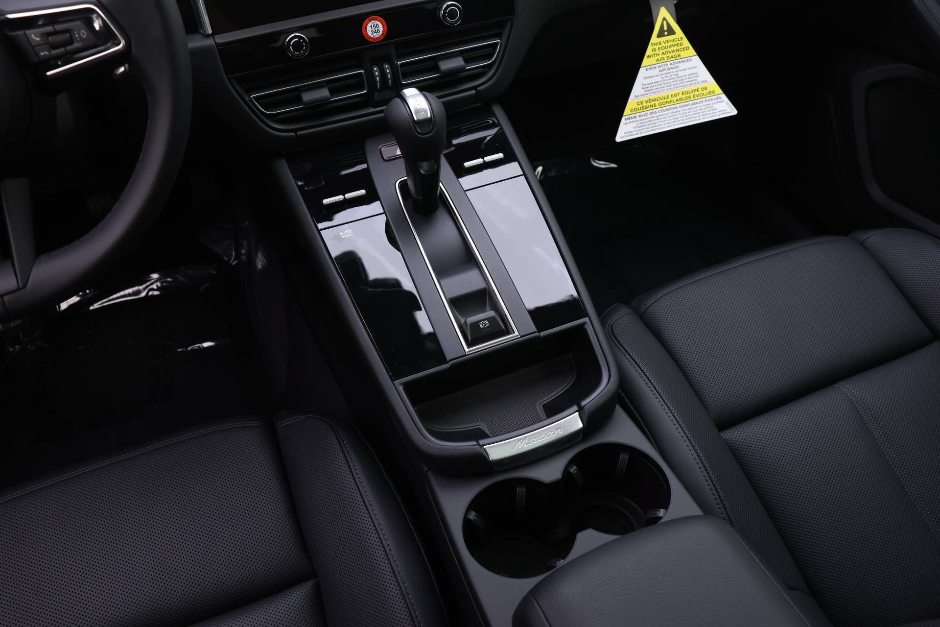 Used 2025 Porsche Macan AWD/4WD image 18