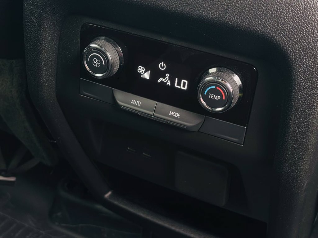 Used 2025 Chevrolet Traverse Z71 w/ Enhanced Driving Package AWD/4WD image 39