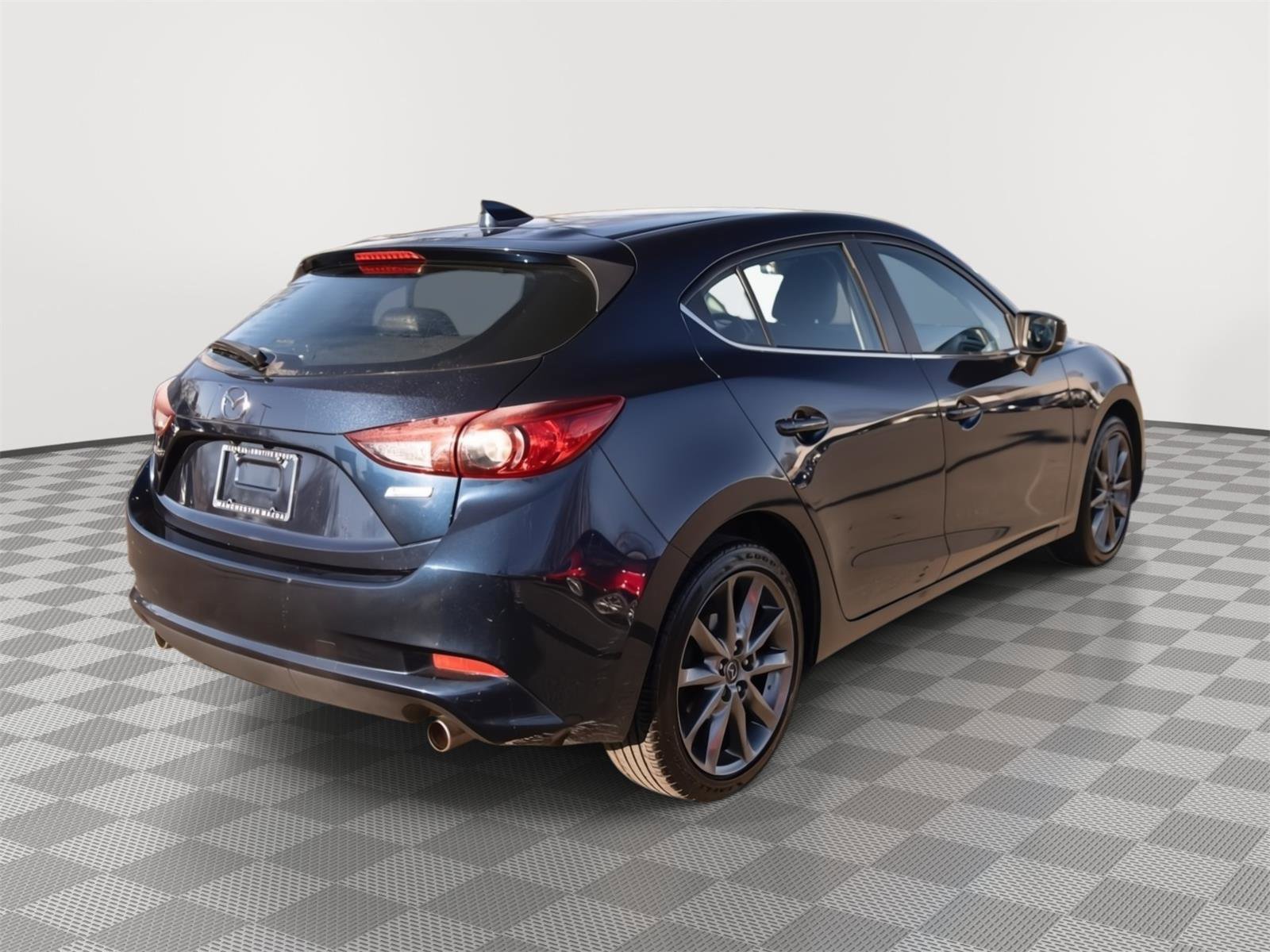 Used 2018 MAZDA MAZDA3 Touring image 21