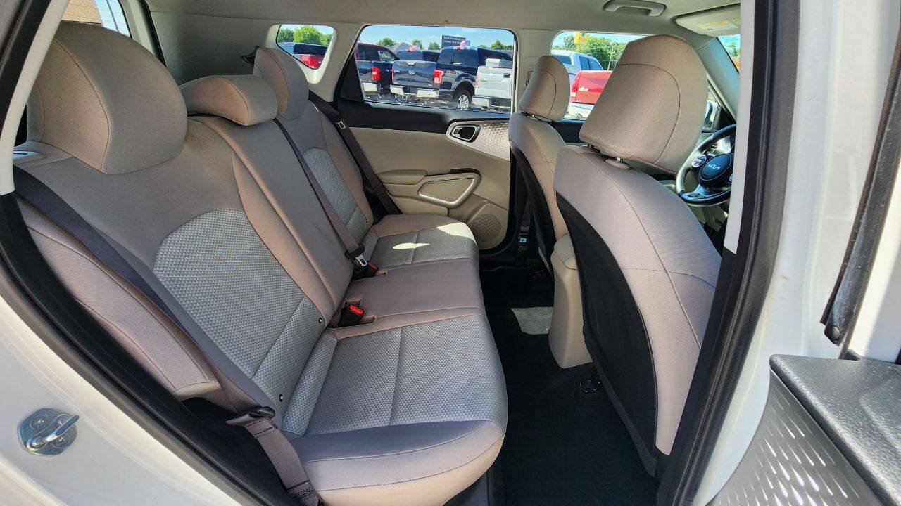 Used 2023 Kia Soul LX w/ LX Technology Package FWD image 19