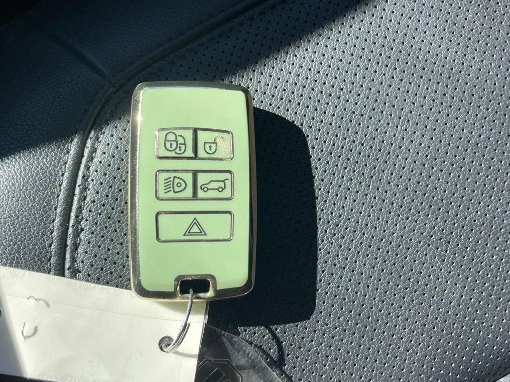 Used 2023 Land Rover Defender 110 S AWD/4WD image 32