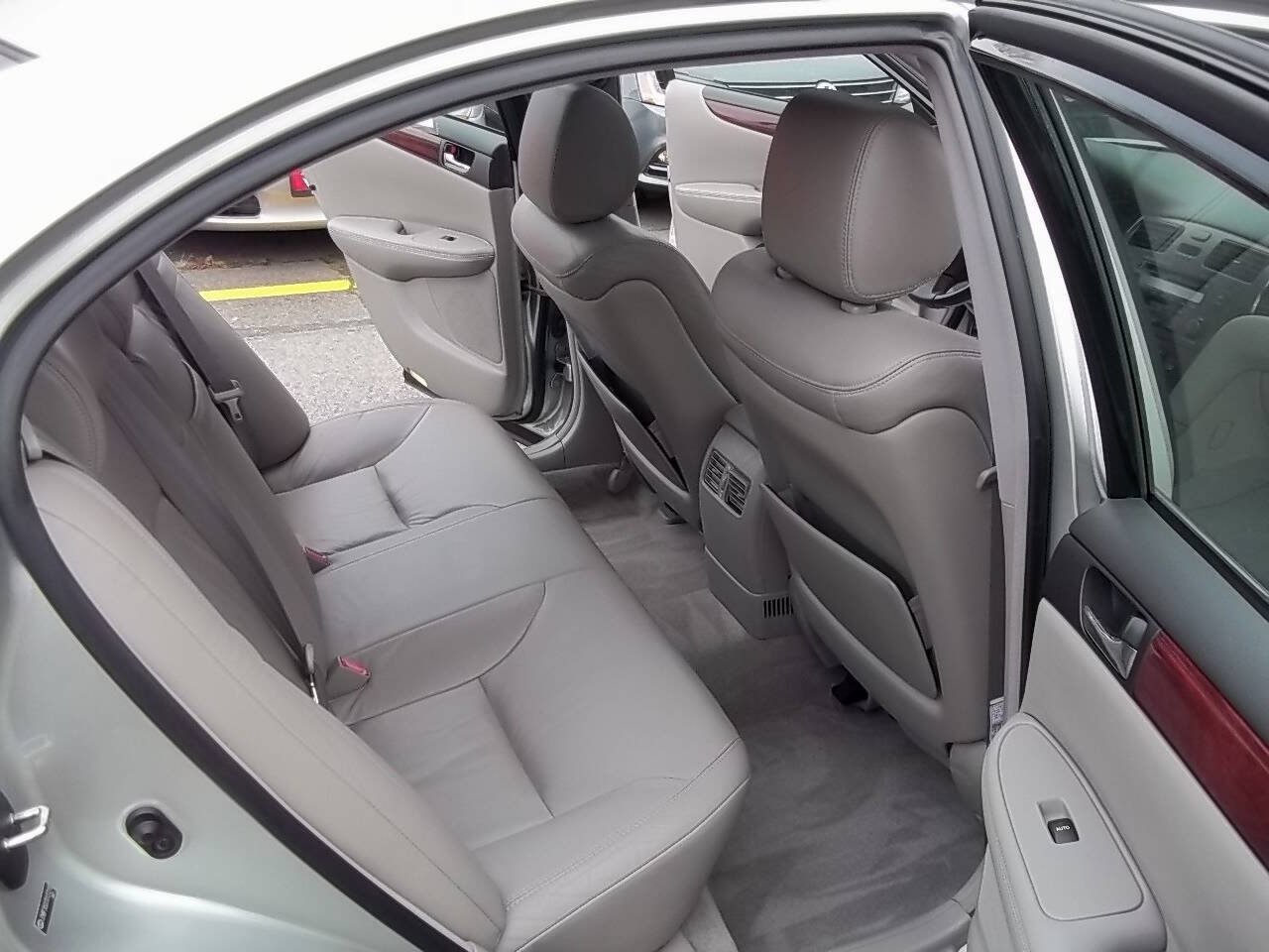 Used 2003 Lexus ES 330 FWD image 12