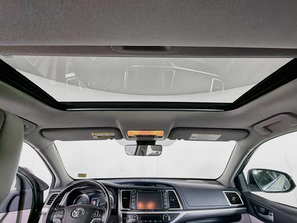 Used 2018 Toyota Highlander Limited AWD/4WD image 15