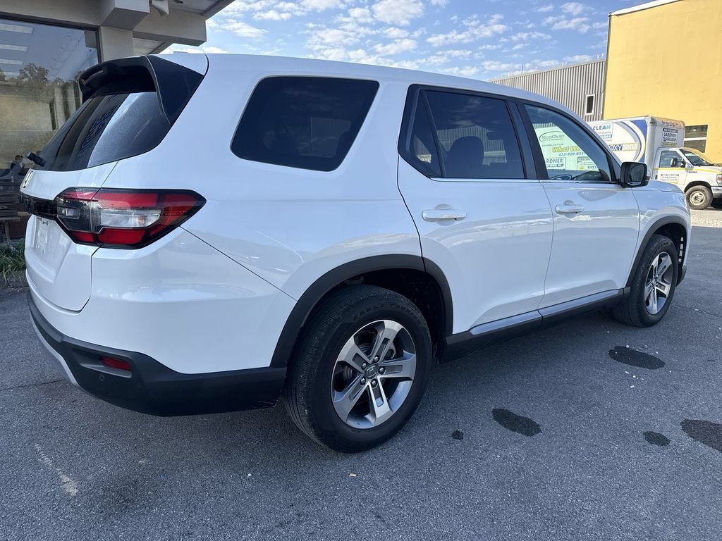 Used 2023 Honda Pilot EX-L image 4