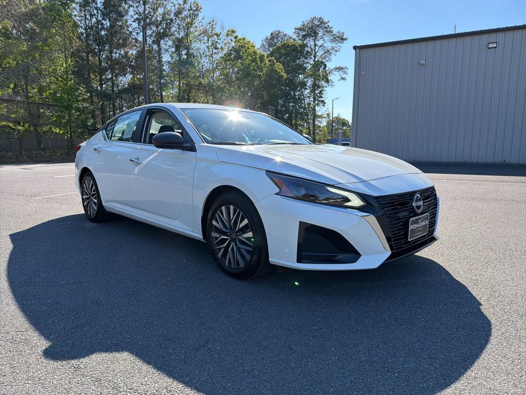 Used 2025 Nissan Altima 2.5 SV FWD image 6
