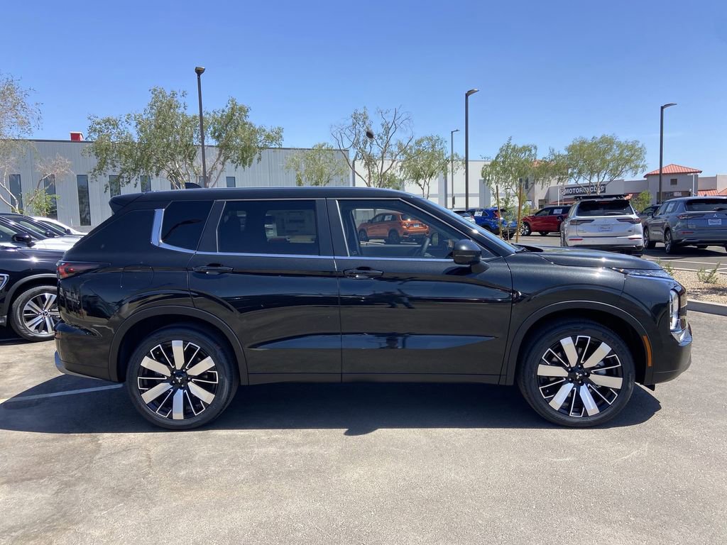 New 2026 Mitsubishi Outlander SE FWD image 2