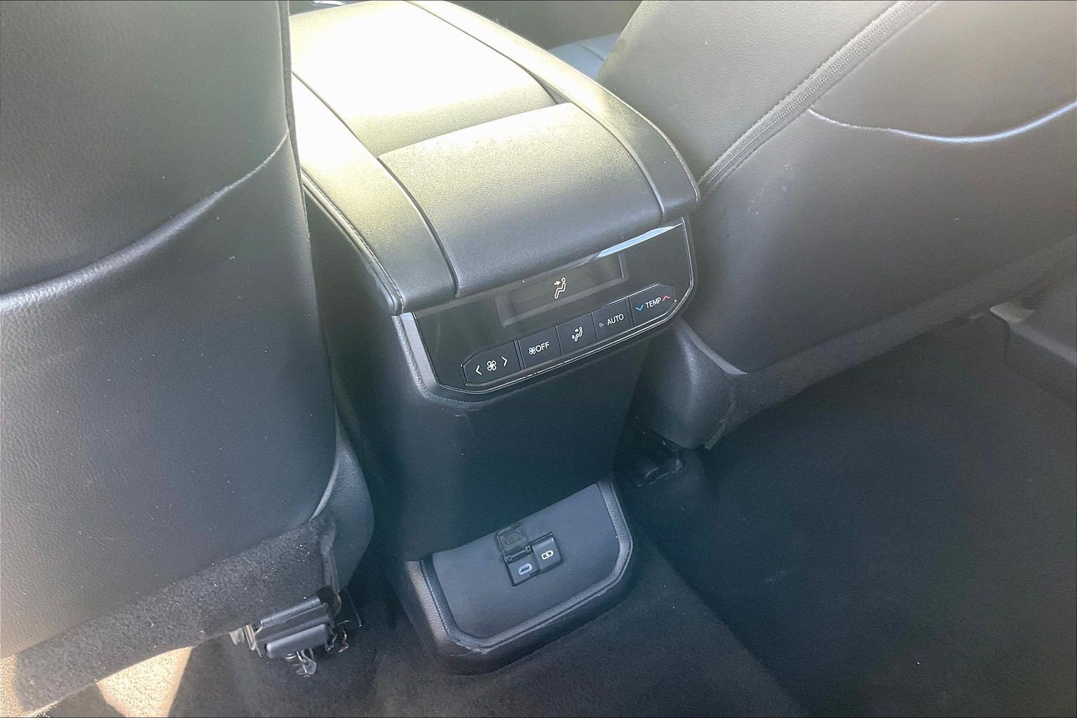 Used 2022 Toyota Highlander XLE FWD image 38