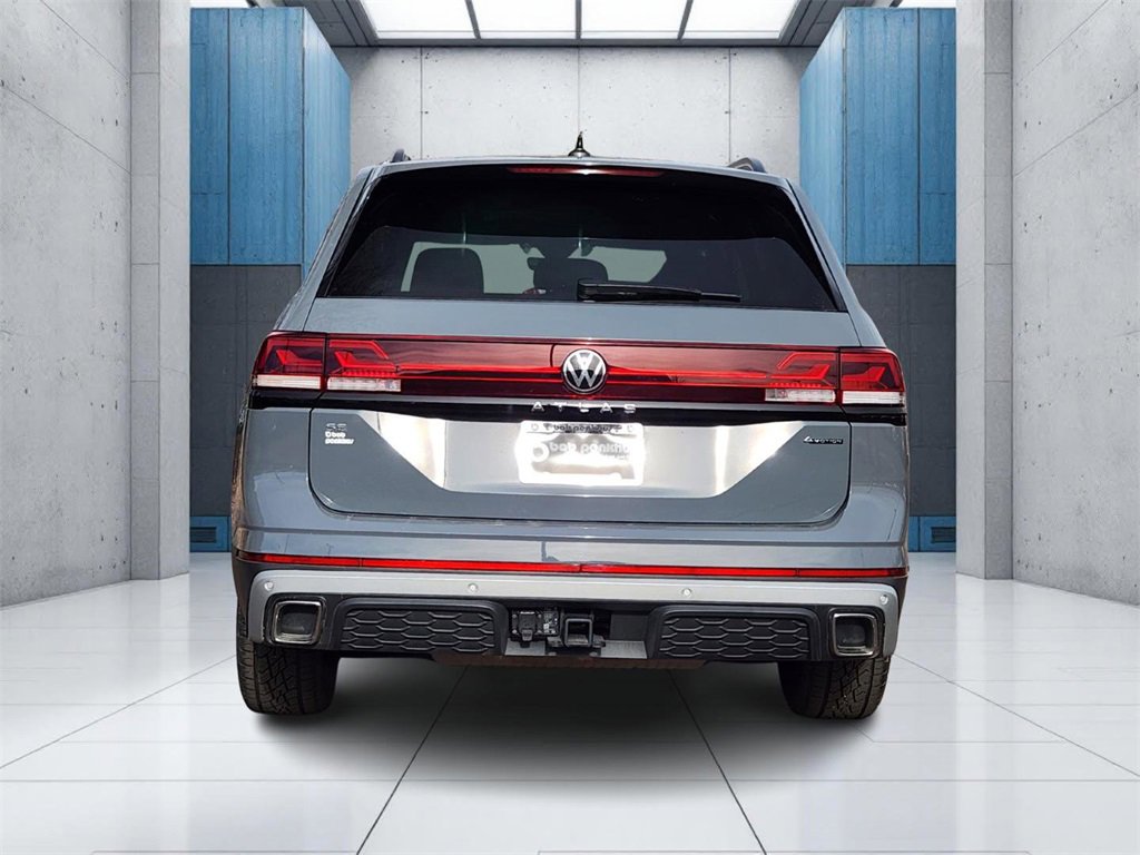 Used 2025 Volkswagen Atlas Peak Edition SE image 29